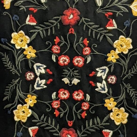 "Les Amis" Floral Embroidered Tee in Size L - Picture 11 of 16